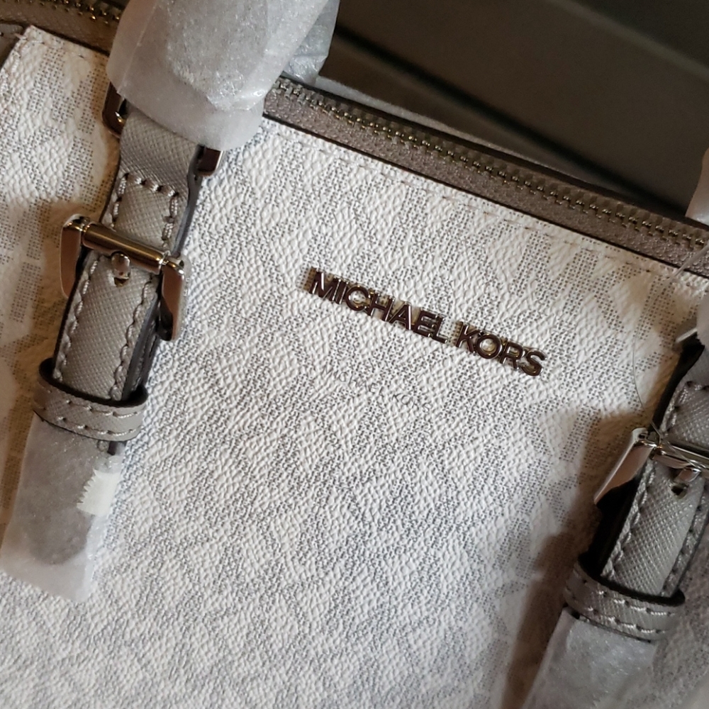 MK Messenger Bag - Picture 3 of 7